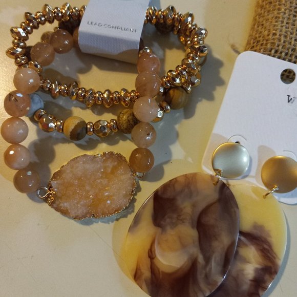 3 strand bracelet with crystal embellishment and lucite coordinating earrings - Picture 2 of 4